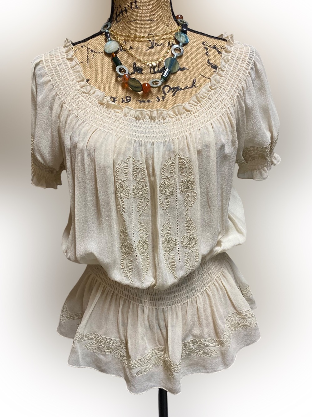 Joie Women's Delicate Cream Embroidered Peasant Top EUC Small Runs Big